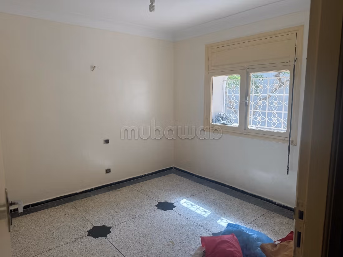 Maison de haute qualité à vendre à La cienda. Grande surface de 350 m². Salon traditionnel, résidence sécurisée