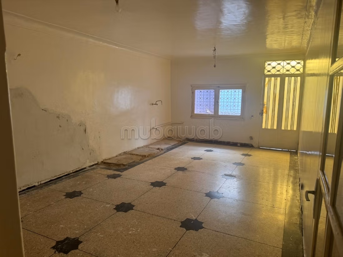 Maison de haute qualité à vendre à La cienda. Grande surface de 350 m². Salon traditionnel, résidence sécurisée