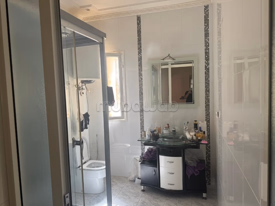 Maison de haute qualité à vendre à La cienda. Grande surface de 350 m². Salon traditionnel, résidence sécurisée