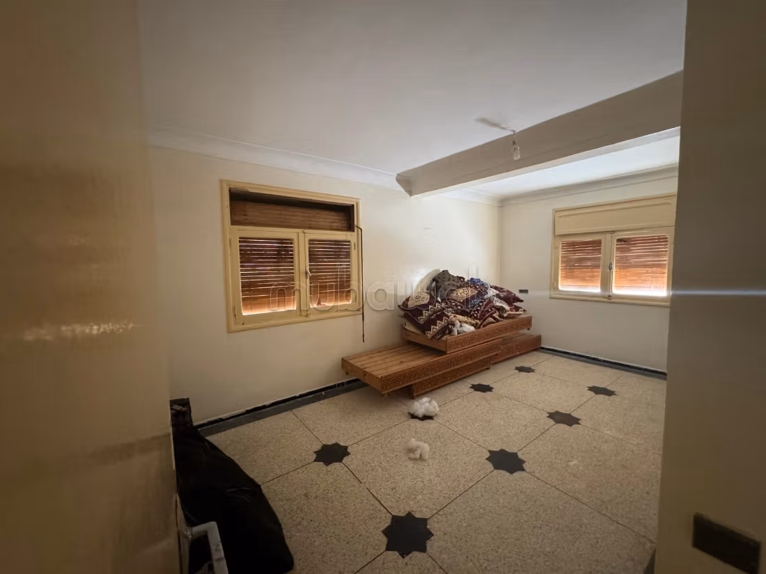 Maison de haute qualité à vendre à La cienda. Grande surface de 350 m². Salon traditionnel, résidence sécurisée