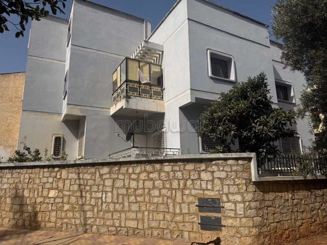 Maison de haute qualité à vendre à La cienda. Grande surface de 350 m². Salon traditionnel, résidence sécurisée