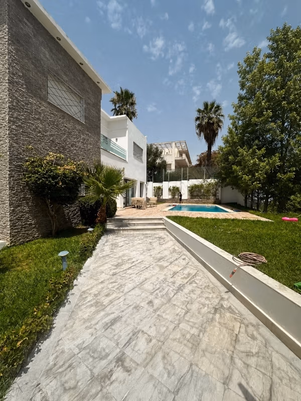 À louer superbe villa à El Menzah 1