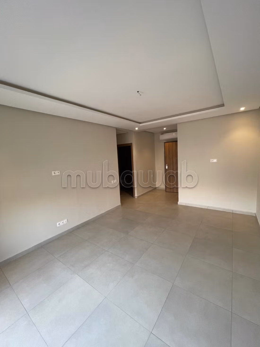 For rent – Superb apartment with large terrace and pool view