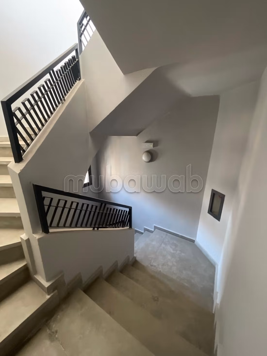 For rent – Superb apartment with large terrace and pool view