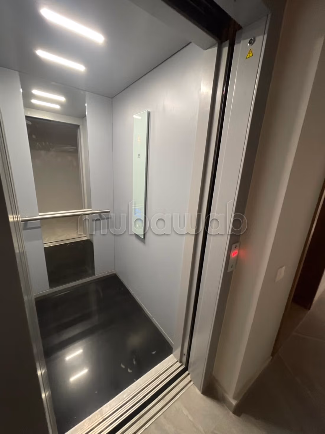 For rent – Superb apartment with large terrace and pool view