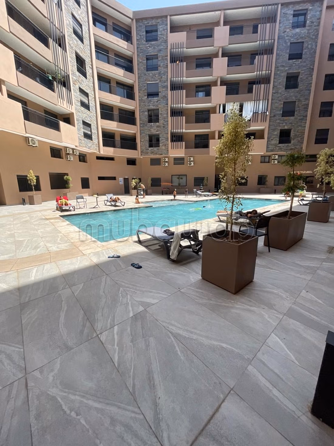 For rent – Superb apartment with large terrace and pool view