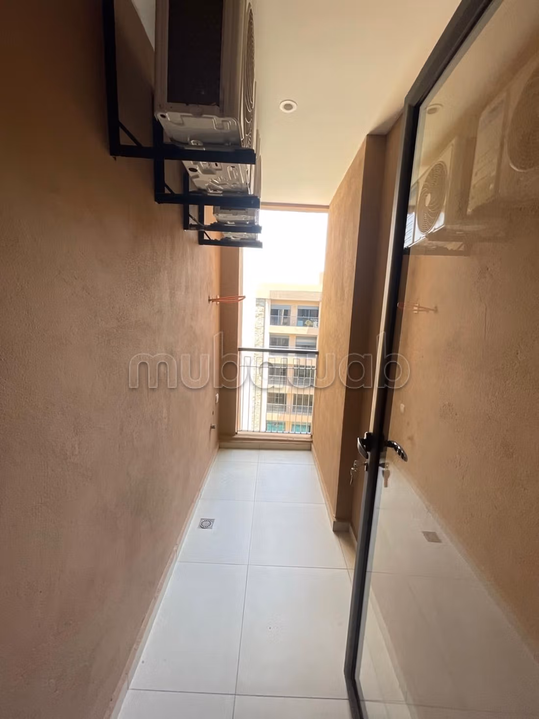 For rent – Superb apartment with large terrace and pool view