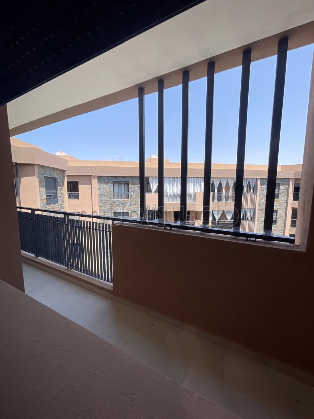 For rent – Superb apartment with large terrace and pool view