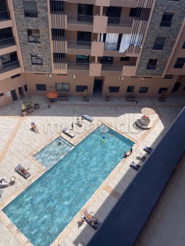 In affitto – Superbo appartamento con grande terrazza e vista piscina