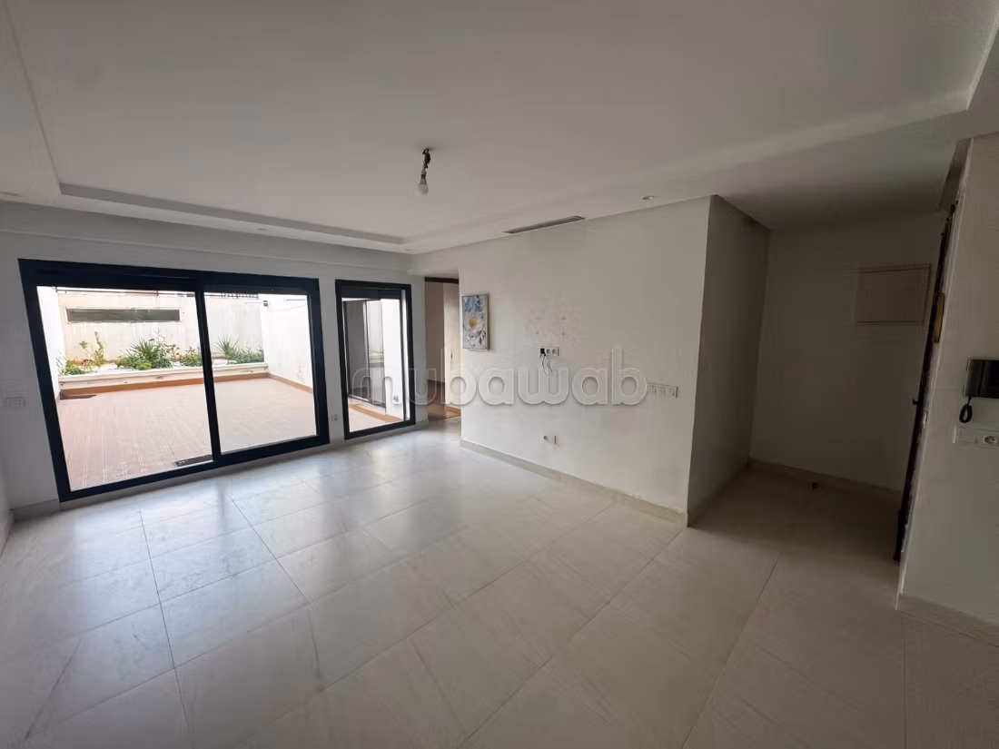 À VENDRE – Grand Studio avec Terrasse & Jardin Titrés – Quartier Palmier — 2