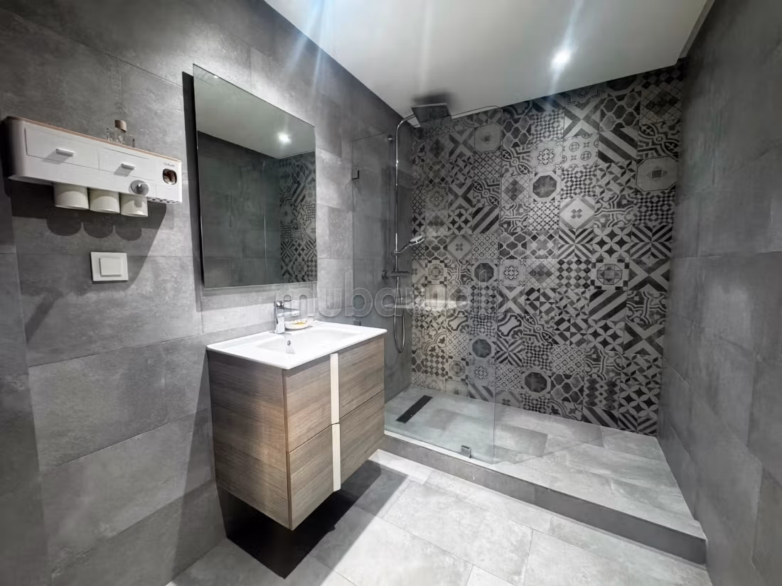 À VENDRE – Grand Studio avec Terrasse & Jardin Titrés – Quartier Palmier — 5