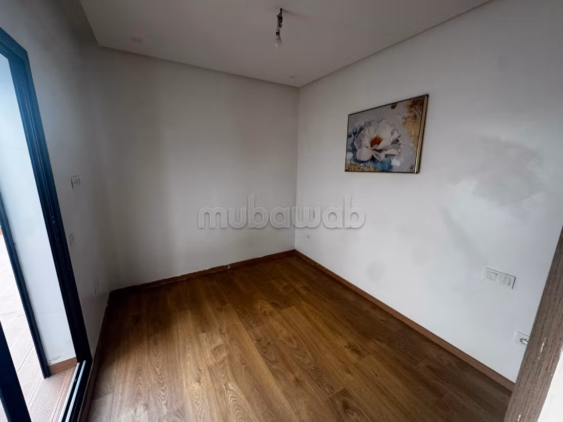 À VENDRE – Grand Studio avec Terrasse & Jardin Titrés – Quartier Palmier — 6