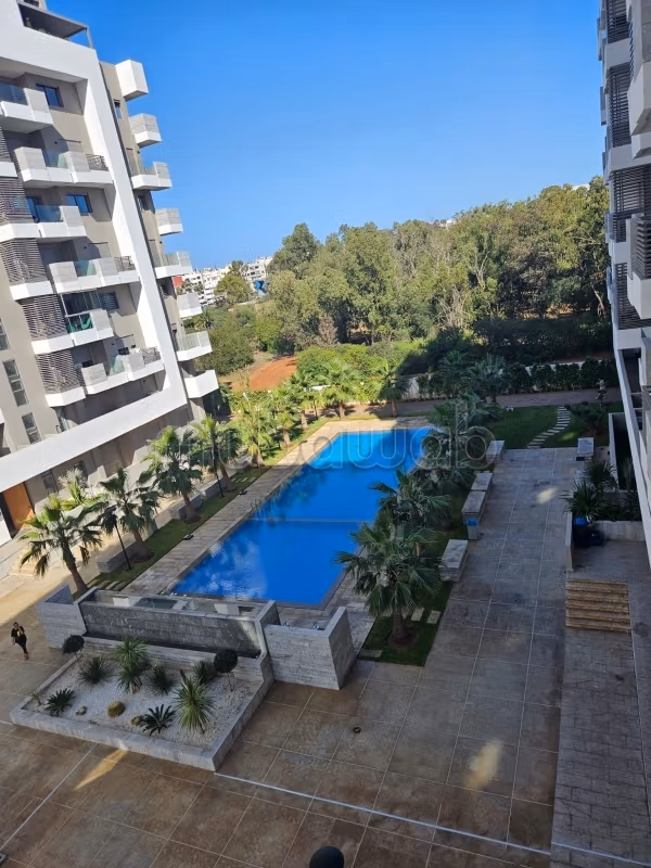 Superbe appartement à louer à Casablanca Finance City. 
2 chambres. 
Double vitrage et chauffage central