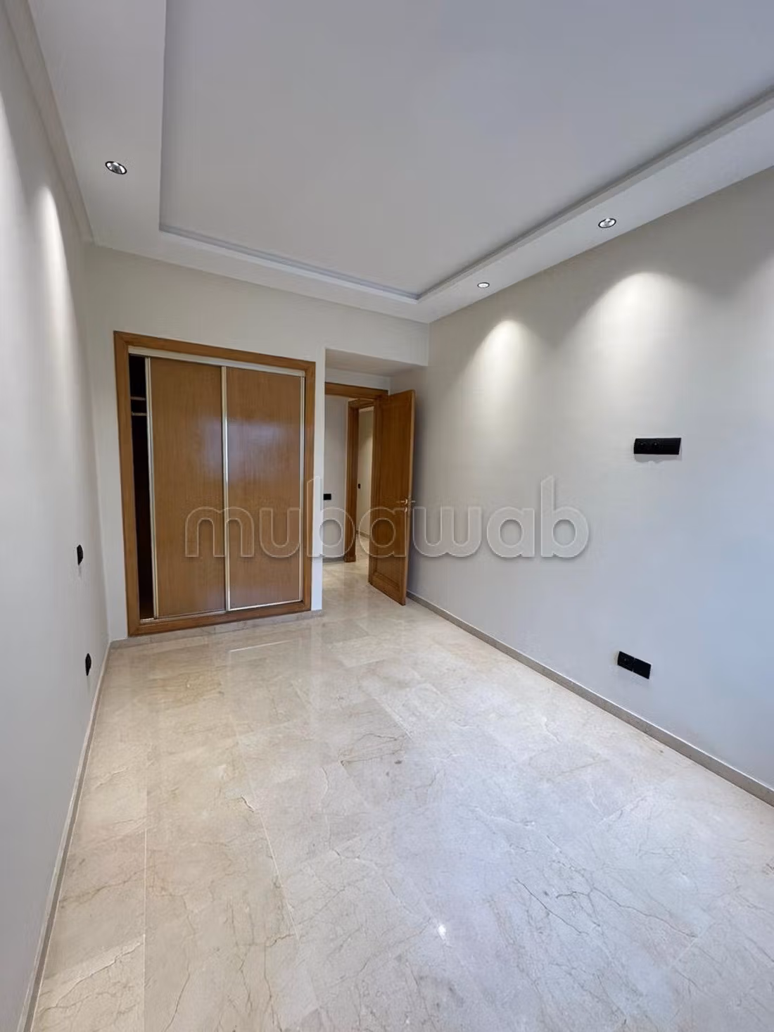 Bell'appartamento in affitto a Racine. 4 grandi stanze. Ascensore e garage