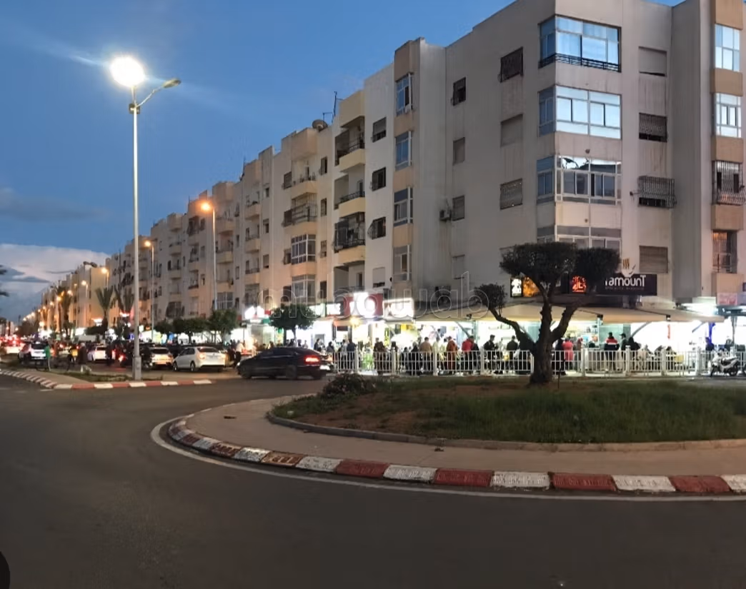 Appartement en vente à Hay Salam.
3 grandes pièces