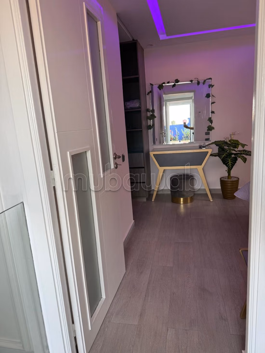 Splendido appartamento in affitto a Al Jawhar. L'area è di 60 m². Arredato.
