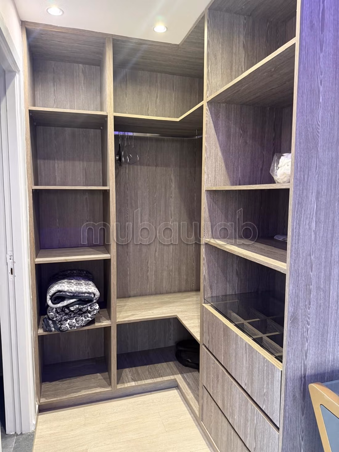 Splendido appartamento in affitto a Al Jawhar. L'area è di 60 m². Arredato.