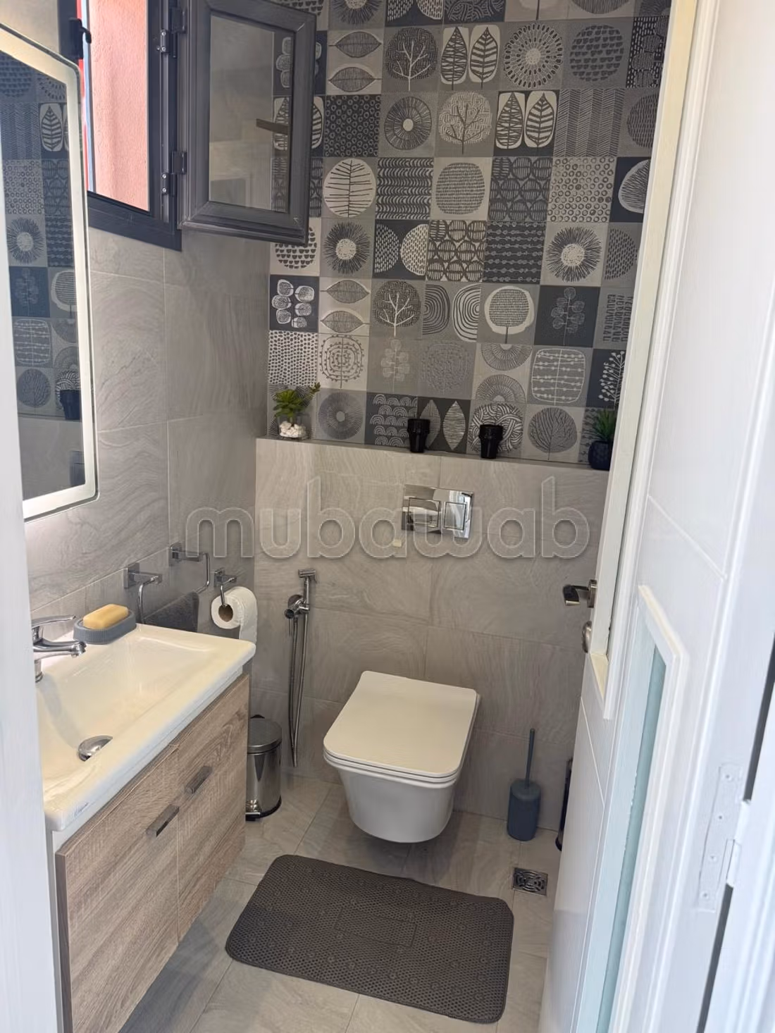 Splendido appartamento in affitto a Al Jawhar. L'area è di 60 m². Arredato.