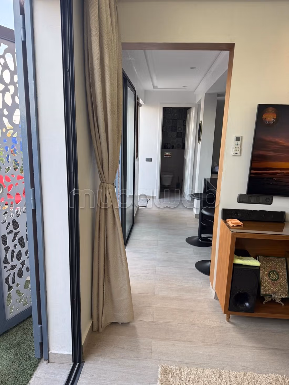 Splendido appartamento in affitto a Al Jawhar. L'area è di 60 m². Arredato.