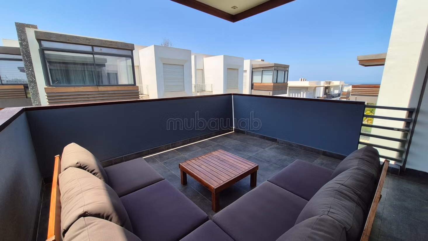Appartamento arredato con vista mare