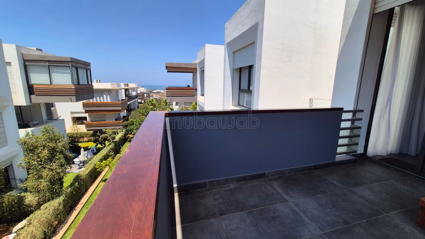 Appartamento arredato con vista mare