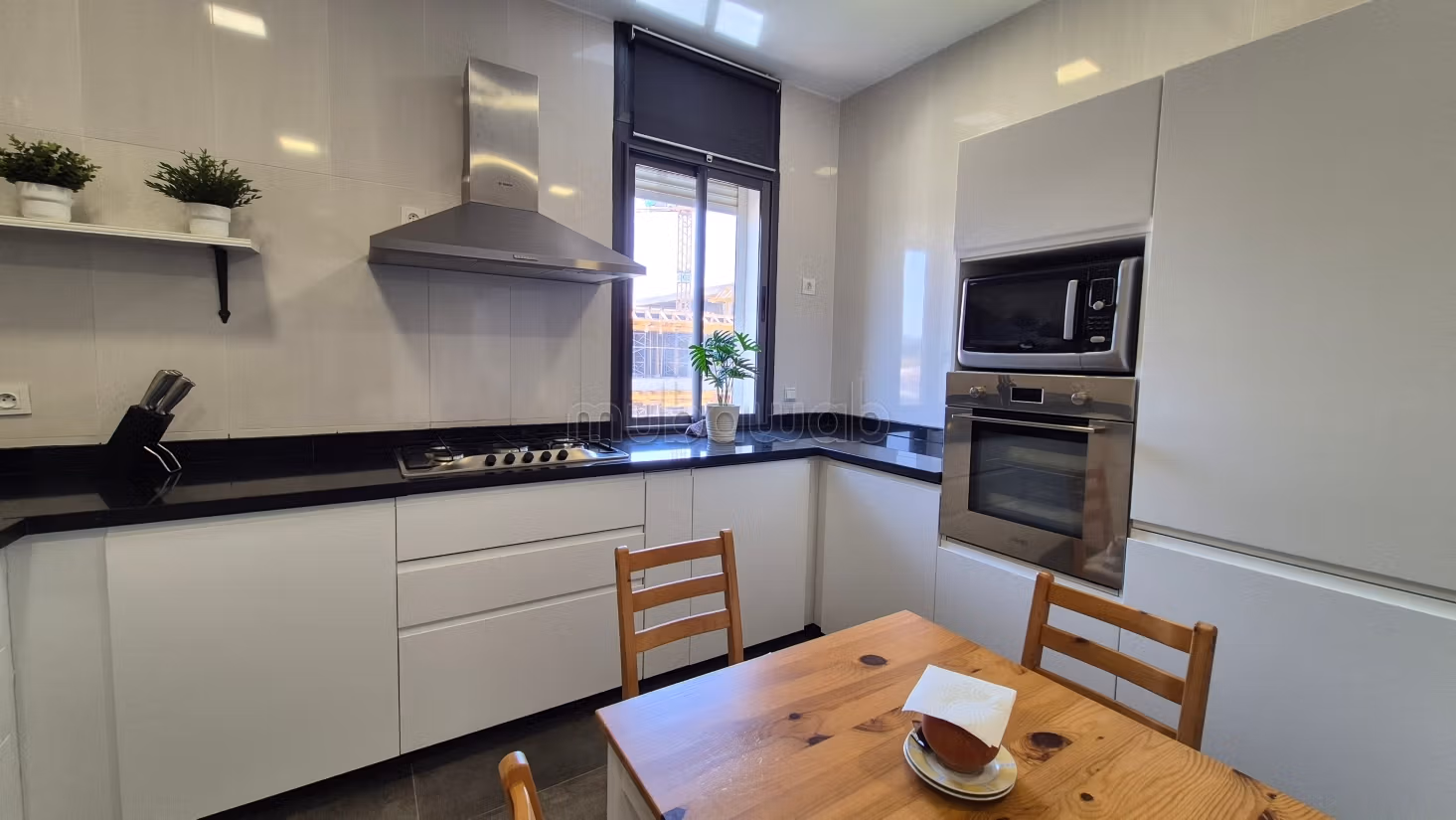 Appartamento arredato con vista mare