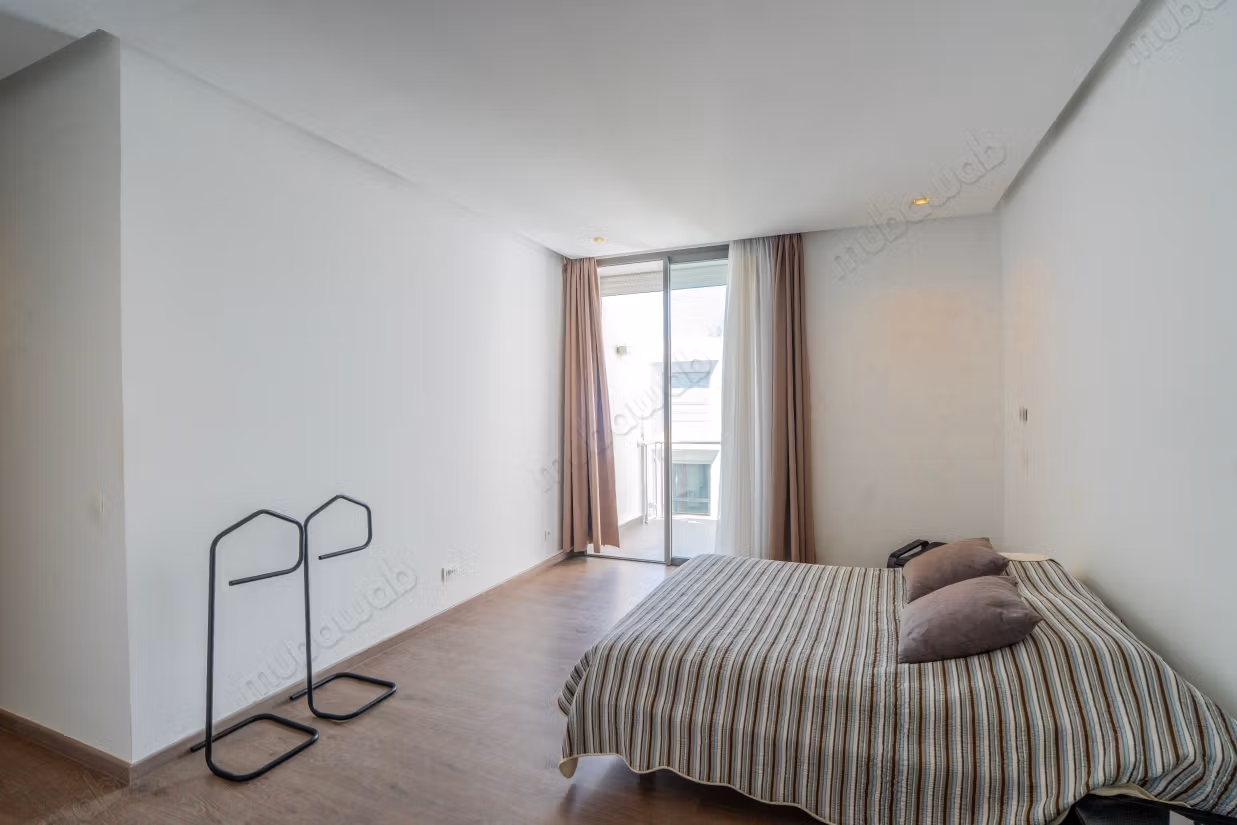 Gemeubileerd appartement met zeezicht