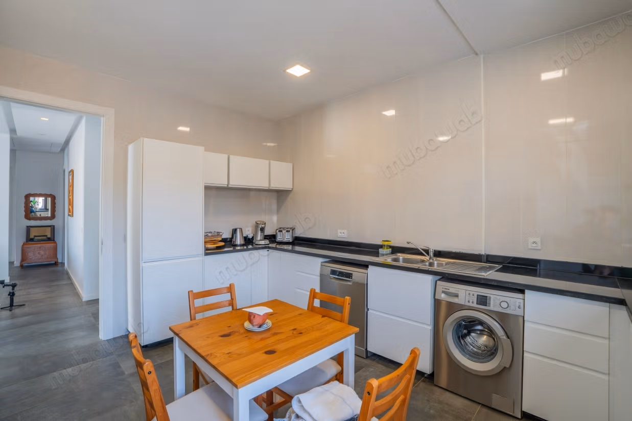 Gemeubileerd appartement met zeezicht