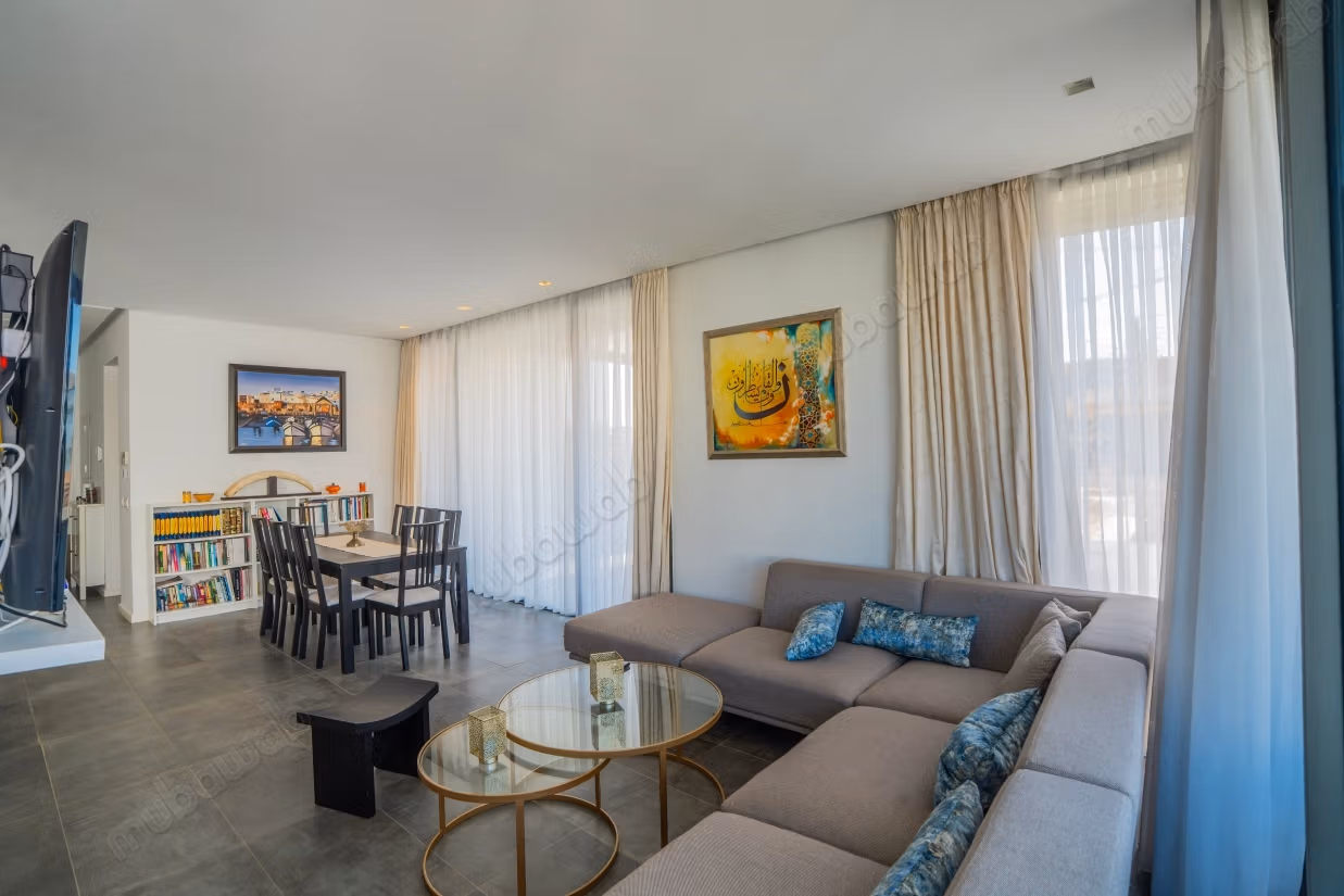 Gemeubileerd appartement met zeezicht