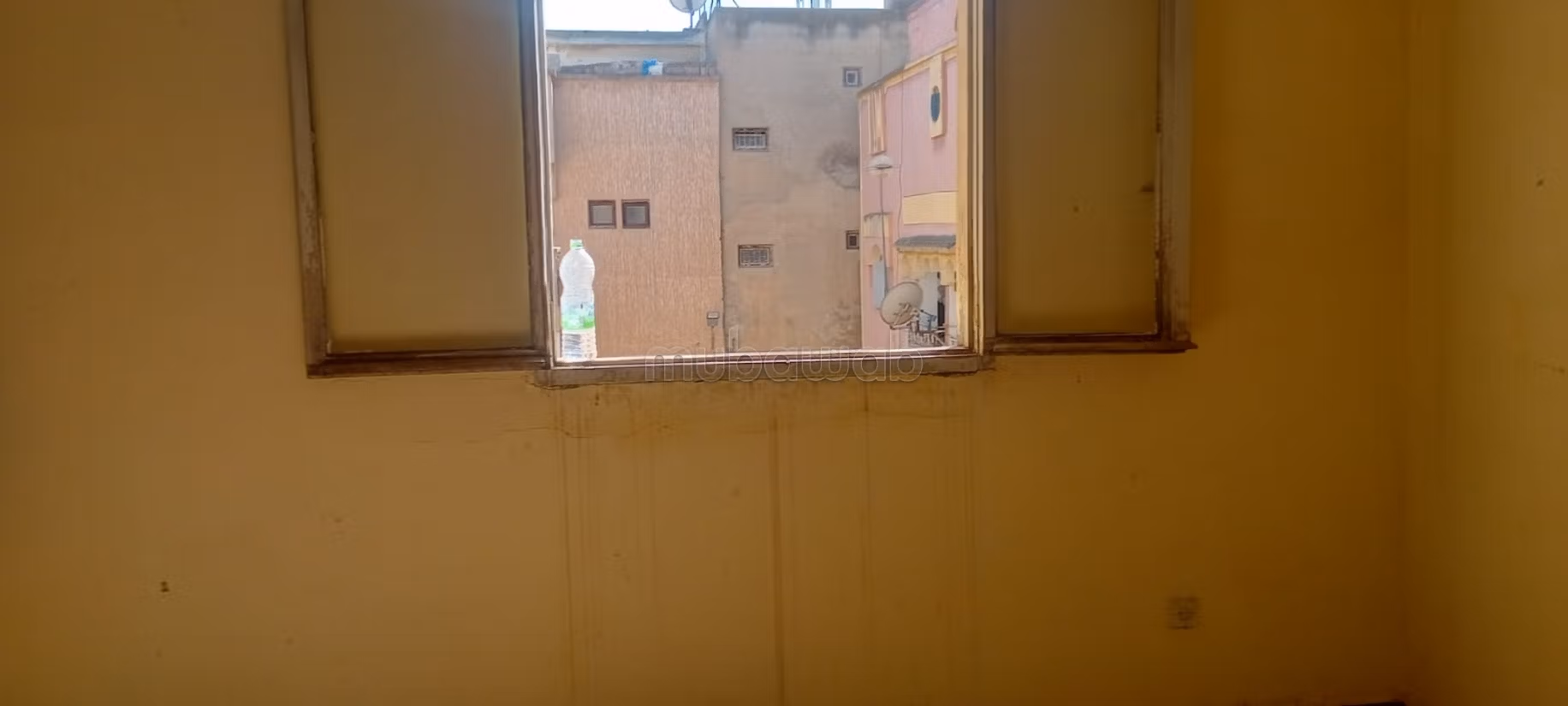 Maison en vente à Berrechid. 
Surface de 184 m². 
Grand balcon