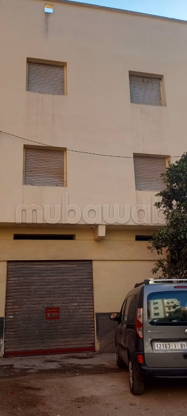 Très belle maison en vente à Berrechid.
Surface de 184 m².
Grand balcon