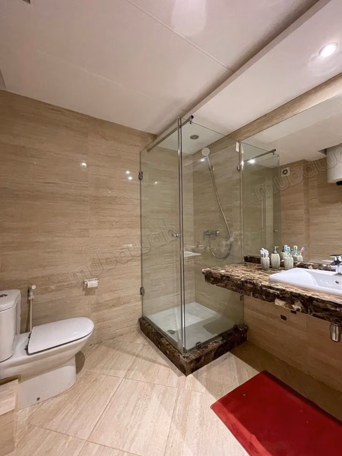 Luxueus gemeubileerd 2-slaapkamer appartement met terras
