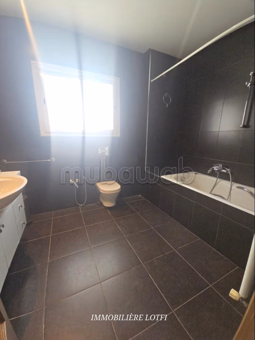 Location villa de haut standing à Sidi Bousaid. Surface totale 400 m². Piscine, climatisation