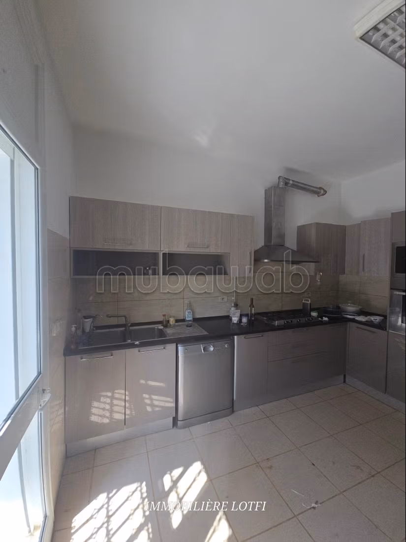 Location villa de haut standing à Sidi Bousaid. Surface totale 400 m². Piscine, climatisation