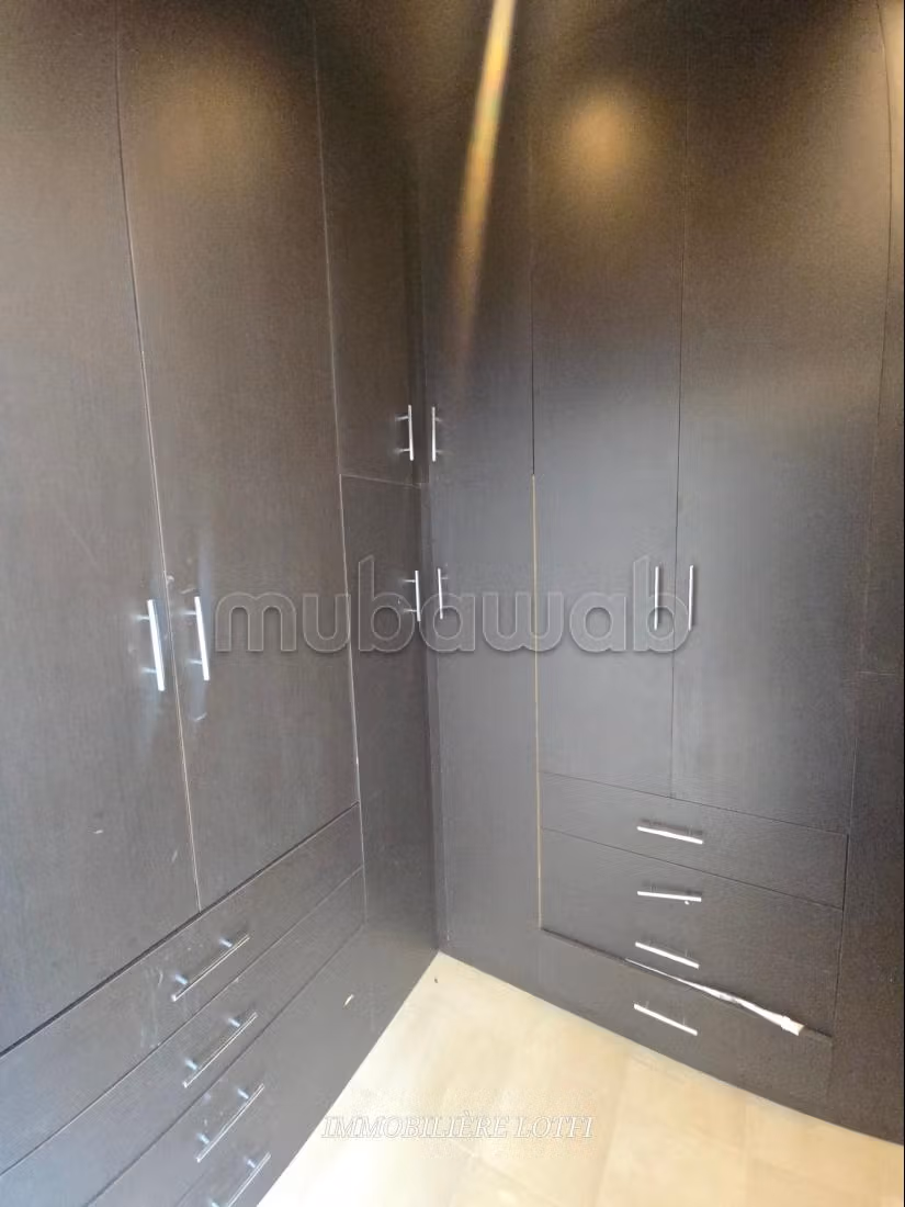 Location villa de haut standing à Sidi Bousaid. Surface totale 400 m². Piscine, climatisation