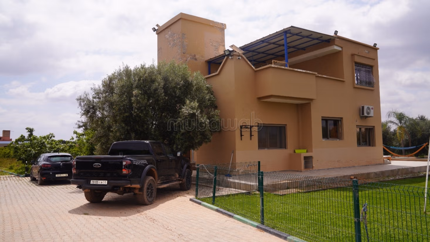 Finca formidable con piscina en venta en Issen