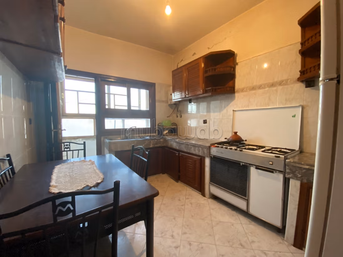 Location d'un appartement à Hay Al Azhar. 3 pièces. Service de concierge, cheminée