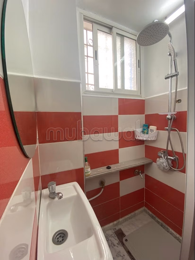 Location d'un appartement à Narjis. 
2 belles chambres. 
Salon traditionnel marocain, résidence sécurisée