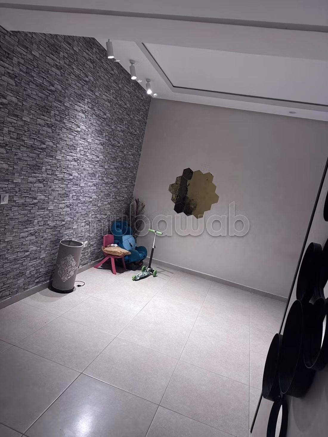 Vend appartement à Oulfa.
2 chambres agréables.
Avec garage et ascenseur — 4