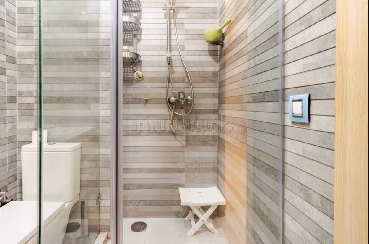 Affitta questo appartamento a El Mansouria. Superficie totale 80 m². Arredato