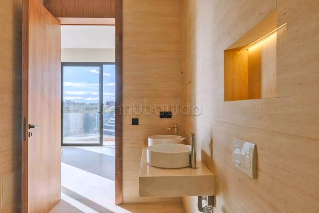 Villa moderne en 3 niveaux, 5 chambres