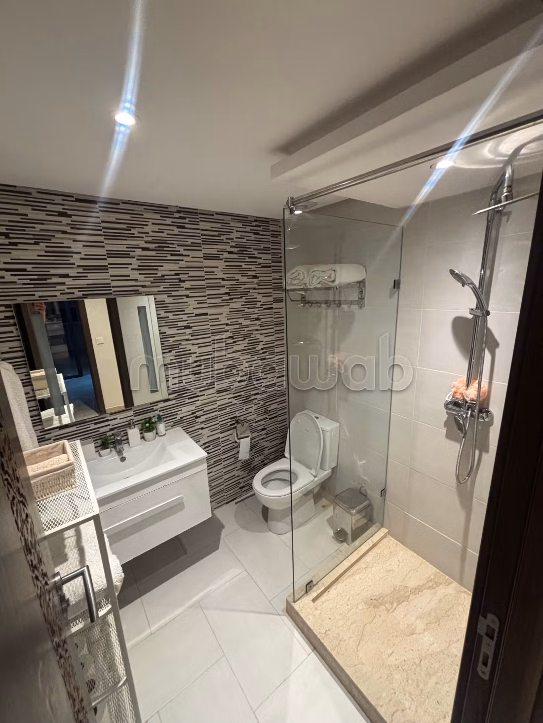 In affitto - Splendido appartamento arredato con piscina a Jenan El Ali