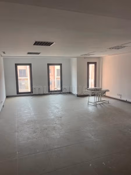 Carré Eden Reste 2 bureaux Idéalement placé