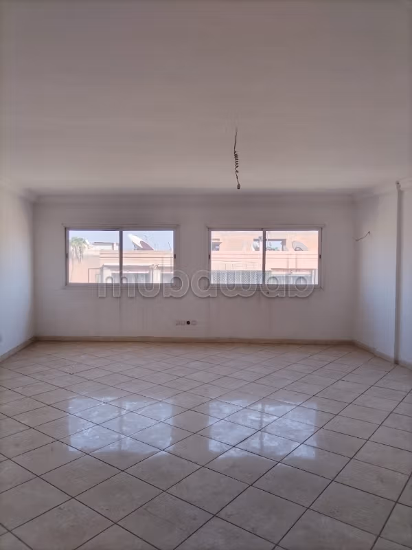 Offices for rent in Guéliz. Area of 57 m². Concierge service.