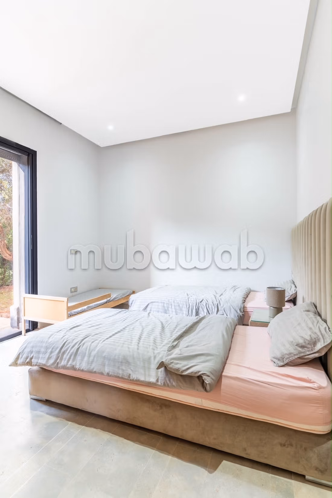Prachtige villa te koop aan de Route de Fez. Oppervlakte 1063 m². Gemeubileerd