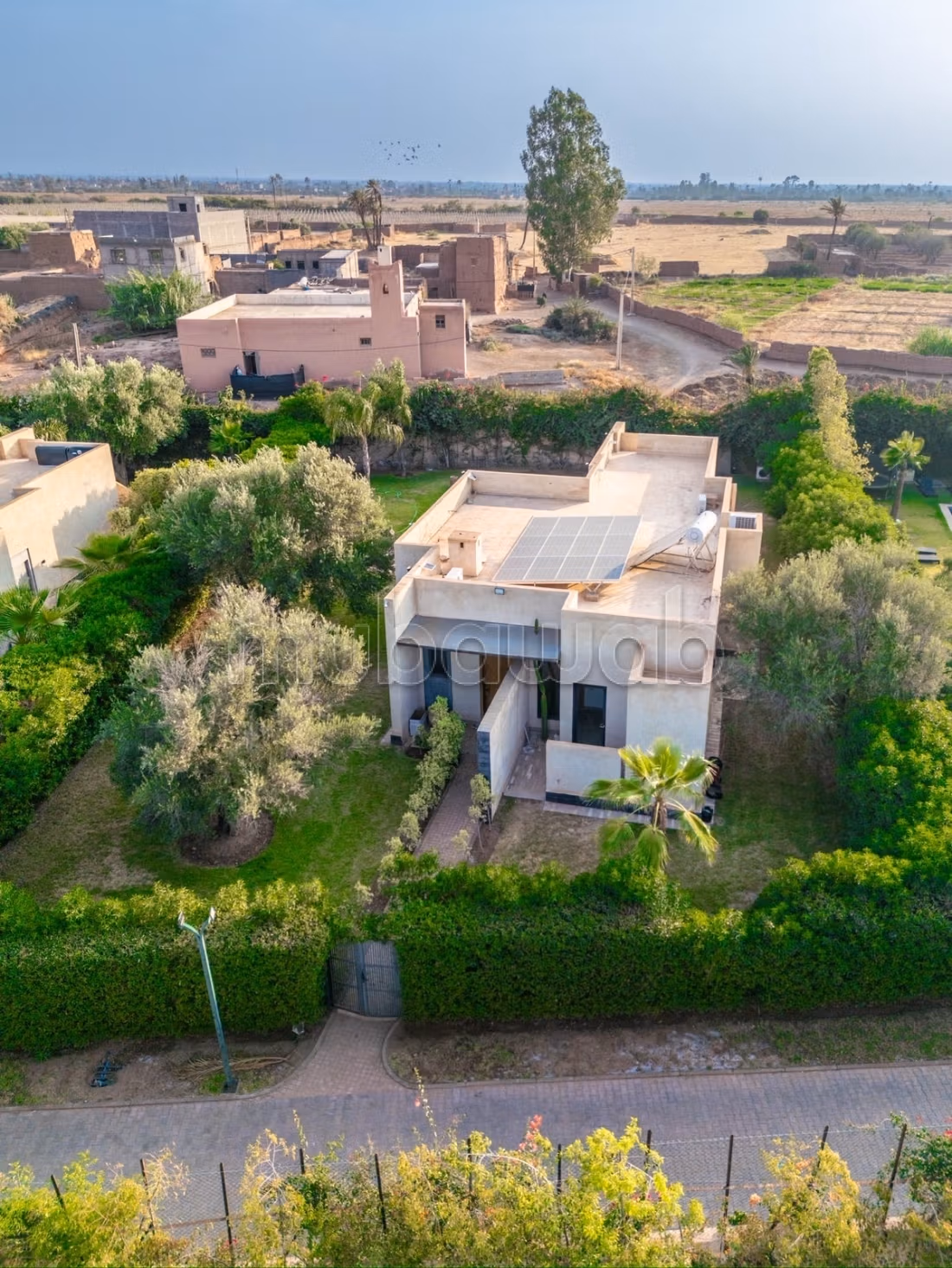 Prachtige villa te koop aan de Route de Fez. Oppervlakte 1063 m². Gemeubileerd