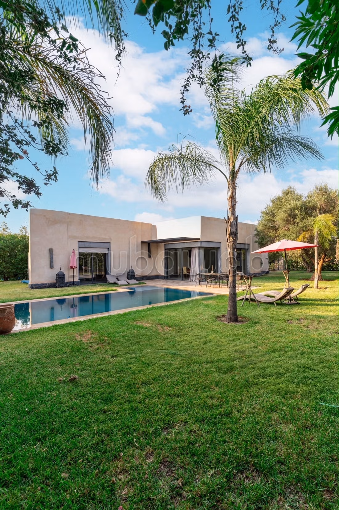 Prachtige villa te koop aan de Route de Fez. Oppervlakte 1063 m². Gemeubileerd