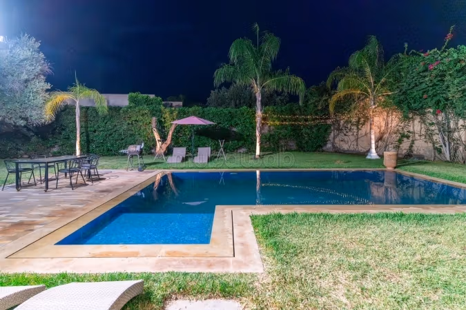 Splendida villa in vendita in Route de Fez. Superficie 1063 m². Arredato
