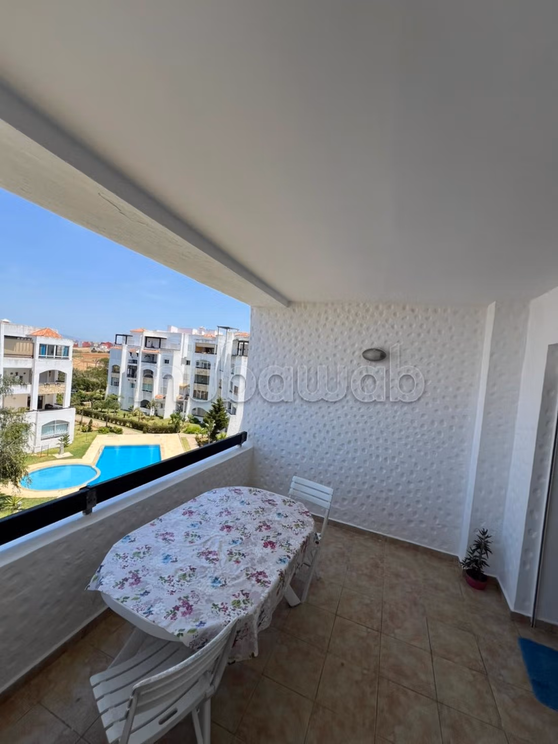 Bell'appartamento in affitto ad Asilah. 2 grandi stanze. Comfort totale con piscina e camino