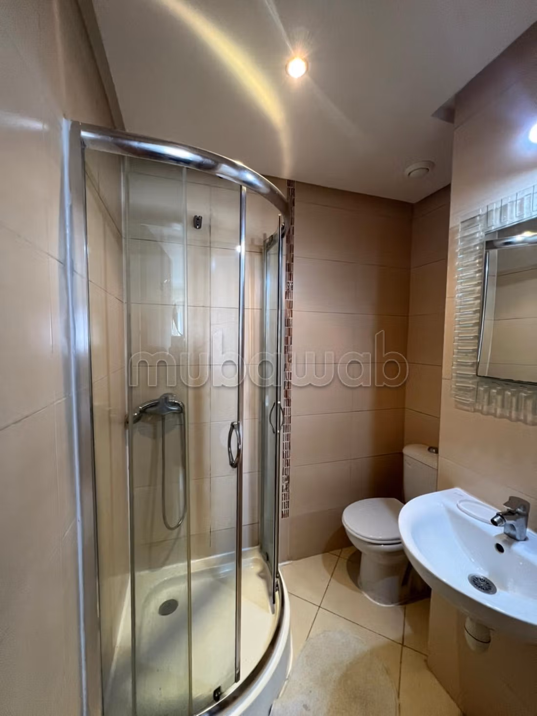 Bell'appartamento in affitto ad Asilah. 2 grandi stanze. Comfort totale con piscina e camino